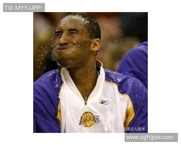 经典足球巨星黑白头像集结展现传奇瞬间与不朽风采 经典足球巨星黑白头像集结展现传奇瞬间与不朽风采