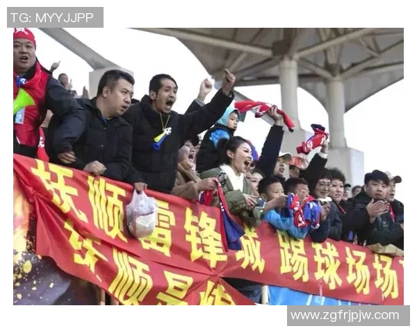 足球场球星感动瞬间安慰泪洒看台球迷深情互动温暖全场 足球场球星感动瞬间安慰泪洒看台球迷深情互动温暖全场